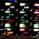 Suasana aktivitas perdagangan di layar monitor Bursa Efek Indonesia