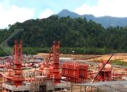 Suasana area pertambangan nikel milik PT Central Omega Resources Tbk