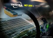 Logo PT Indika Energy Tbk yang terpasang di gedung perkantoran