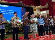 Penyerahan bantuan 50 unit Becak Kayuh Listrik Wisata oleh PT Pegadaian untuk pengemudi becak di Yogyakarta.