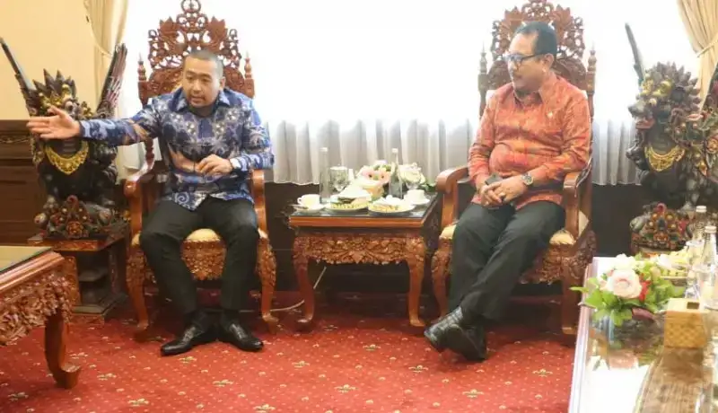 Wakil Gubernur Bali Tjokorda Oka Artha Ardhana Sukawati (Cok Ace) menerima audiensi Wakil Gubernur Sumatera Barat Audy Joinaldy beserta rombongan, di Ruang Tamu Wakil Gubernur Bali, Niti Mandala, Denpasar, Jumat (16/9/2022). Foto : Nusabali.com