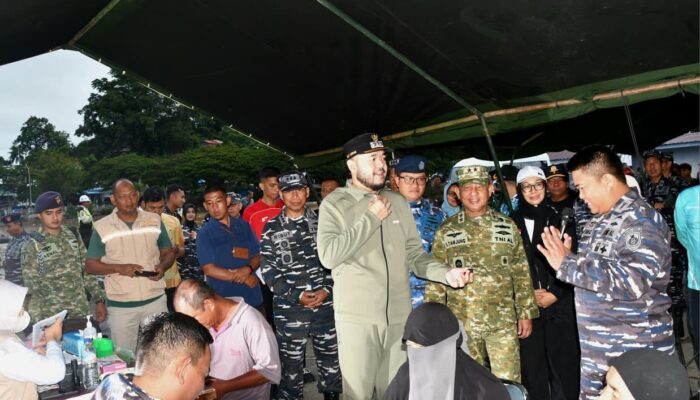 Pemko Padang dan TNI Bersihkan Sungai Rayakan Hari Jadi