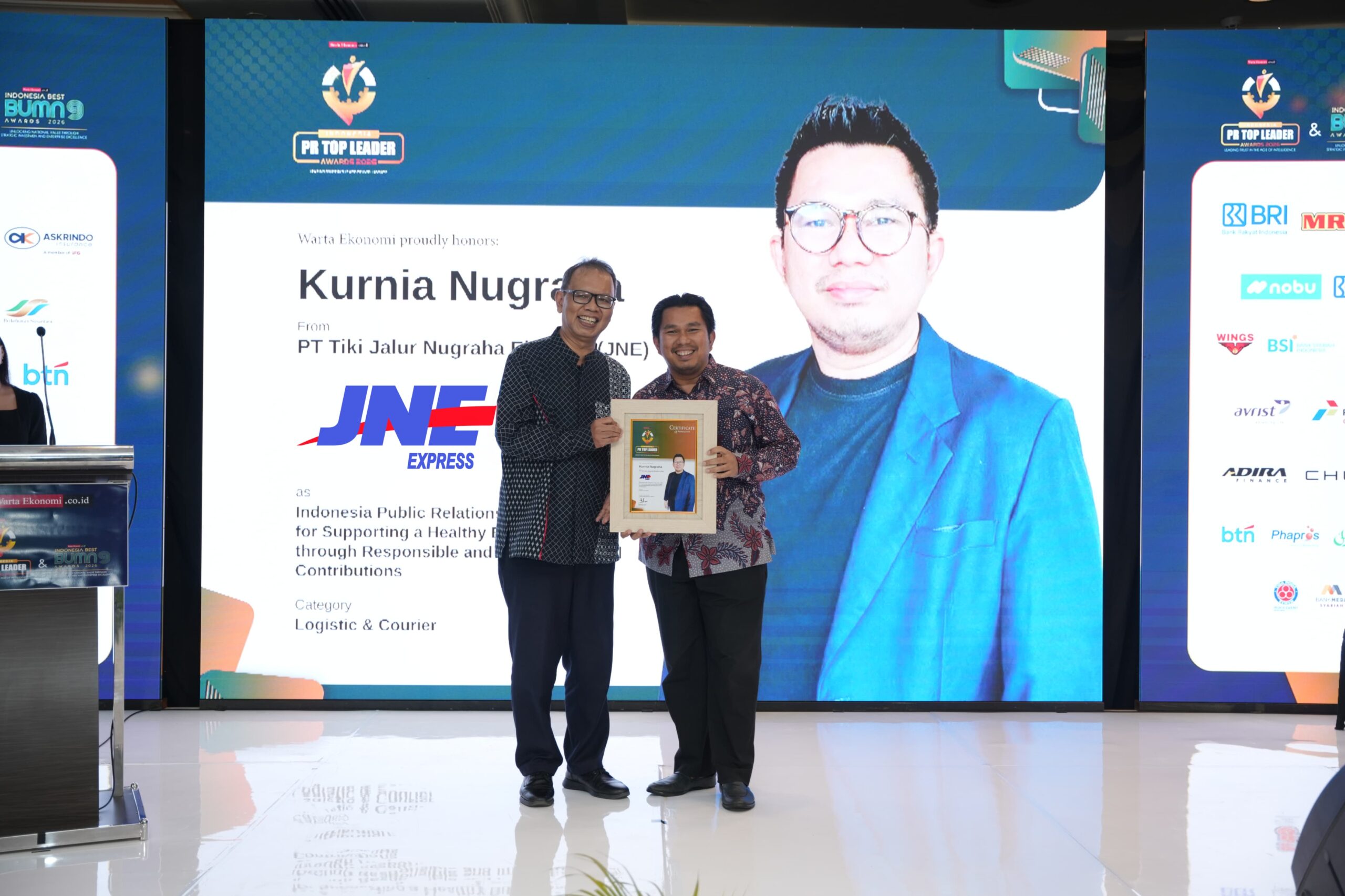 media-communication-head-jne-kurnia-nugraha-raih-penghargaan-indonesia-public-relations-top-leader-2026
