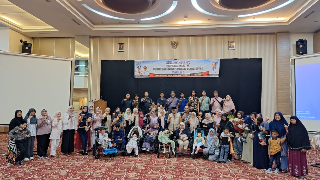 anggota-dprd-sumbar-rafdinal-gagas-pelatihan-terapi-bagi-116-orang-tua-anak-cp