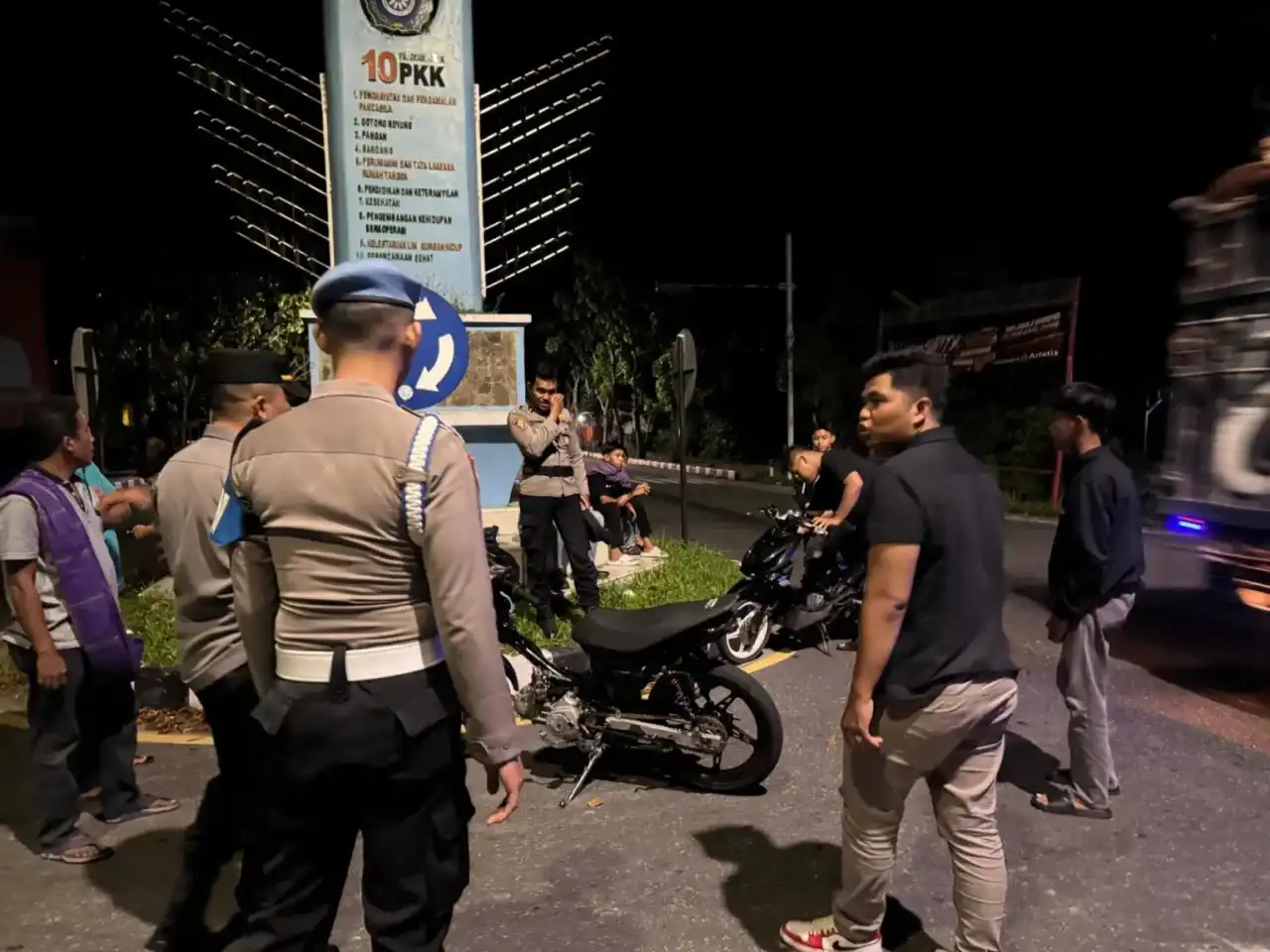polres-pariaman-bubarkan-aksi-balap-liar-dan-sita-motor-knalpot-brong