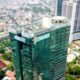 Gedung rumah sakit Siloam Hospitals dengan logo perusahaan yang terlihat jelas di area perkotaan