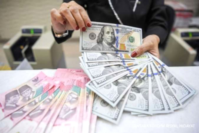 Grafik pergerakan nilai tukar rupiah terhadap dolar AS di layar monitor perdagangan