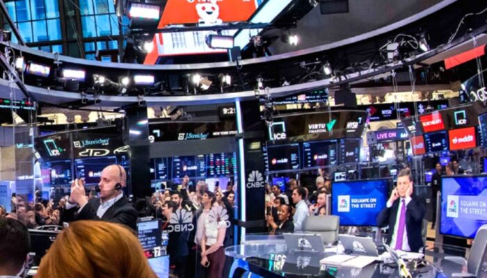 Saham Amazon Melonjak 15%, Wall Street Menguat di Tengah Bayang Yield