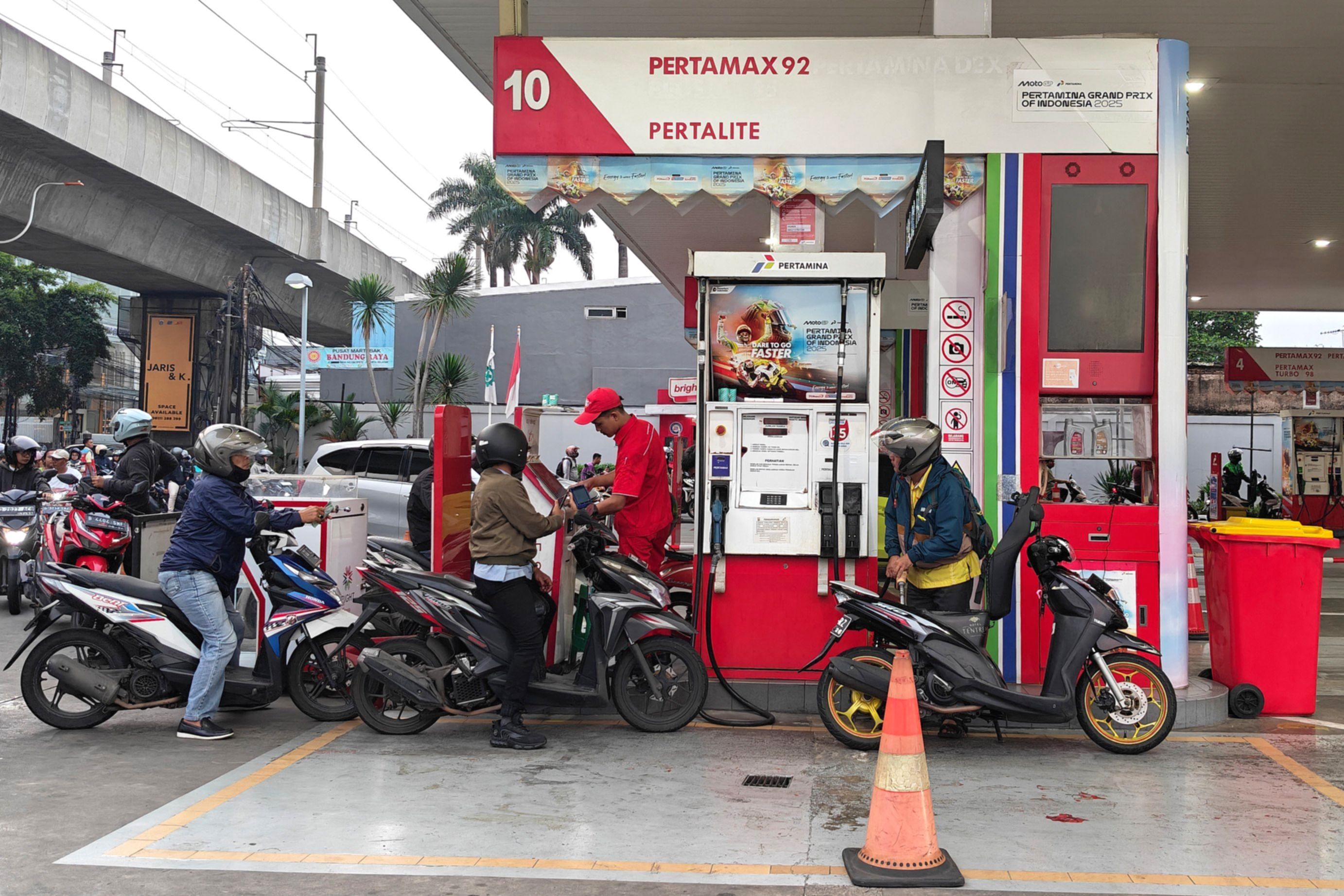 SPBU Pertamina yang melayani pengisian BBM Pertamax di Jakarta.