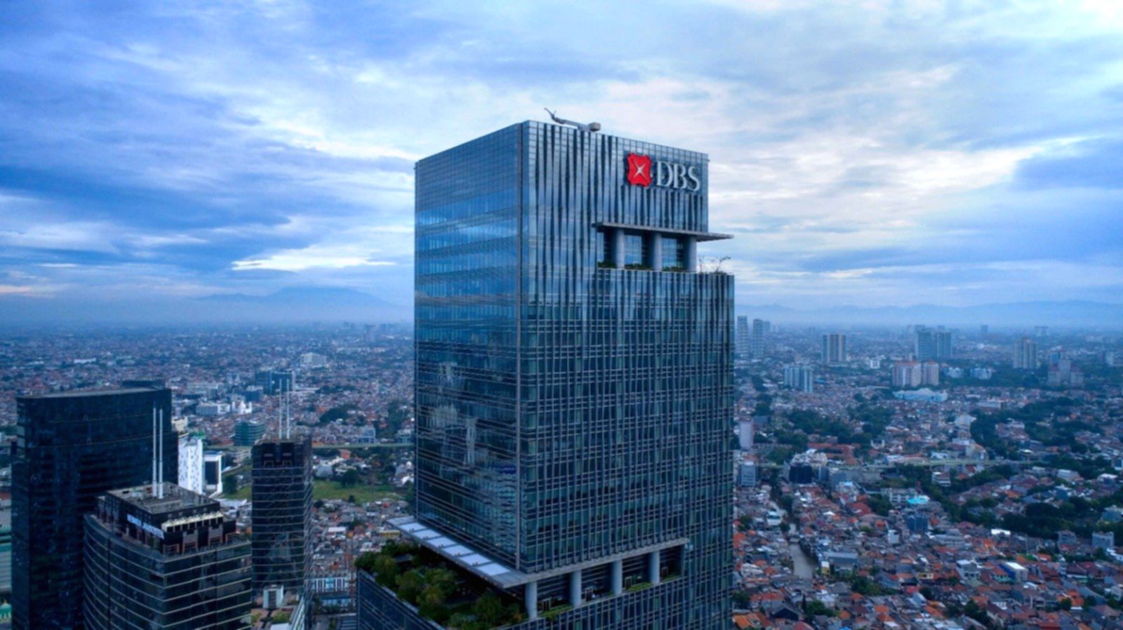 Gedung kantor Bank DBS di Jakarta sebagai Joint Lead Underwriter penerbitan Obligasi Panda RI