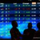 Grafik pergerakan Indeks Harga Saham Gabungan (IHSG) di layar monitor bursa efek