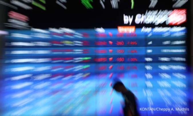 Tampilan grafik pergerakan Indeks Harga Saham Gabungan di layar monitor bursa efek