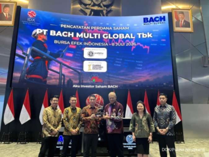 Grafik pergerakan harga saham PT Bach Multi Global Tbk di layar monitor perdagangan bursa efek