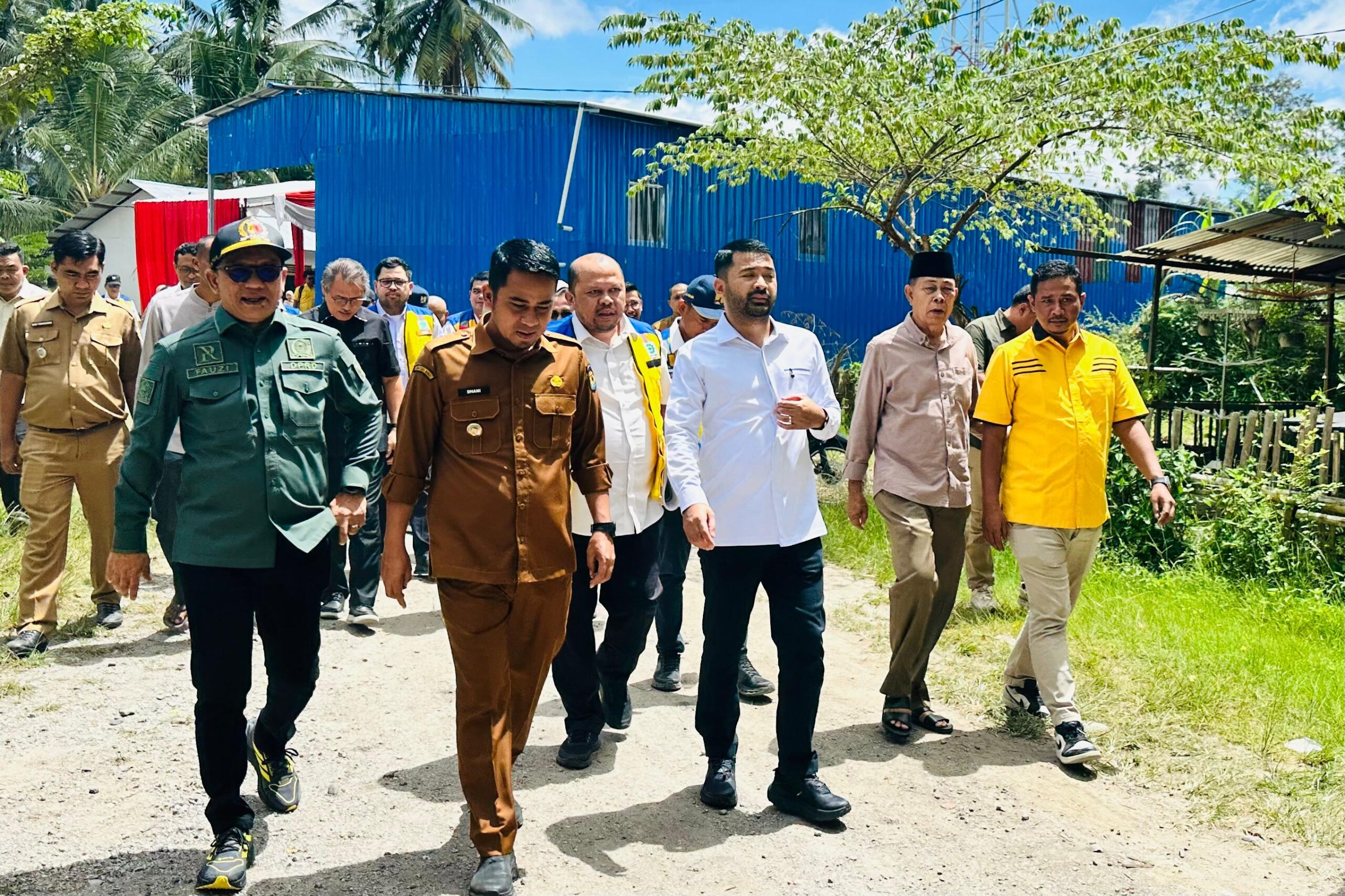 dari-bandara,-zigo-rolanda-langsung-ke-lokasi-banjir-bersama-fadly-amran-evakuasi-warga