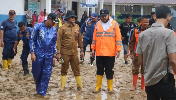 Pemkot Padang Percepat Pembersihan Sembilan Puluh Dua Sekolah Terdampak Banjir