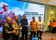 Direktur Keuangan Pertamina Geothermal Energy, Fransetya Hasudungan Hutabarat, saat memaparkan kinerja perusahaan di Jakarta.