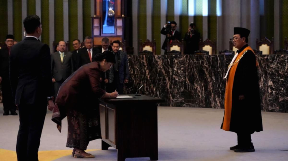 Deputi Gubernur Senior BI Destry Damayanti saat memberikan keterangan resmi di kantor Bank Indonesia