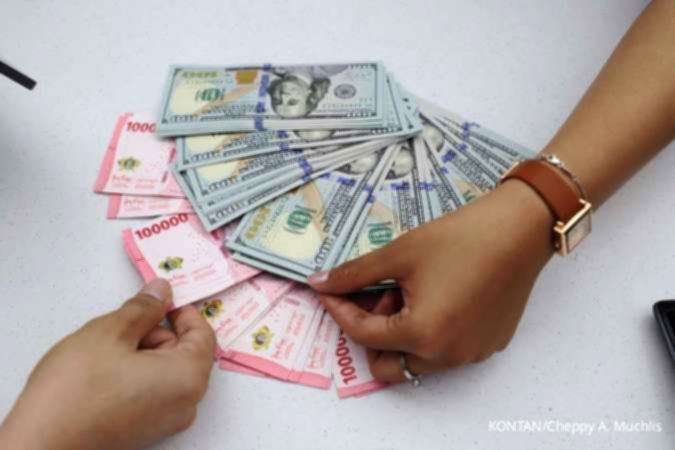 Grafik pergerakan pasar obligasi dan instrumen keuangan global di layar monitor