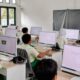 Siswa menggunakan perangkat digital untuk mengakses platform pendidikan PIJAR dari Telkom Indonesia.